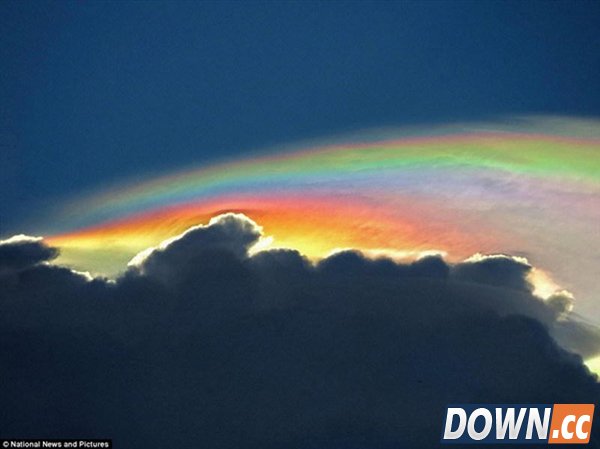 十大最怪异天气：百年一见的“空中降鱼”