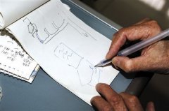 73岁老人自制节水器 帮街坊省水30万吨