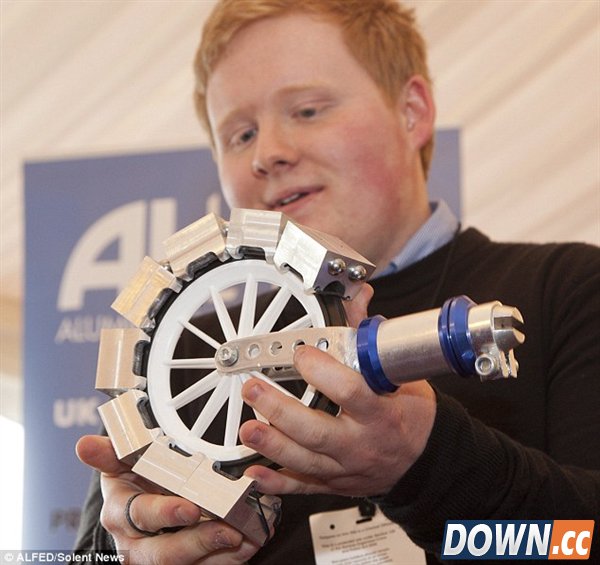 滑板车中的变形金刚：折叠后仅A4纸大小