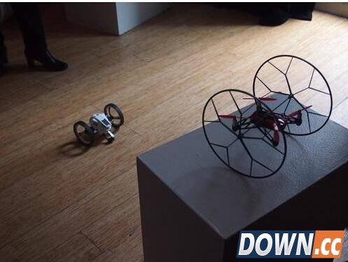属于小孩mini版无人机：旋转爬行高跳样样全能