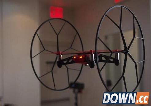 属于小孩mini版无人机：旋转爬行高跳样样全能