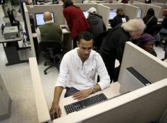 长时间用电脑泪膜会发生变化 易患干眼症