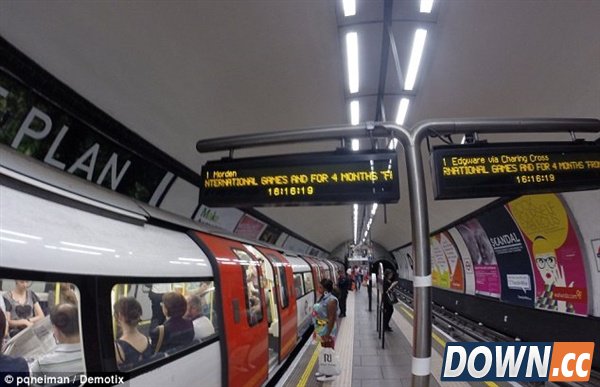 苏亚雷斯咬人帽子戏法 PS高手们玩疯了