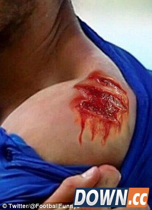 苏亚雷斯咬人帽子戏法 PS高手们玩疯了