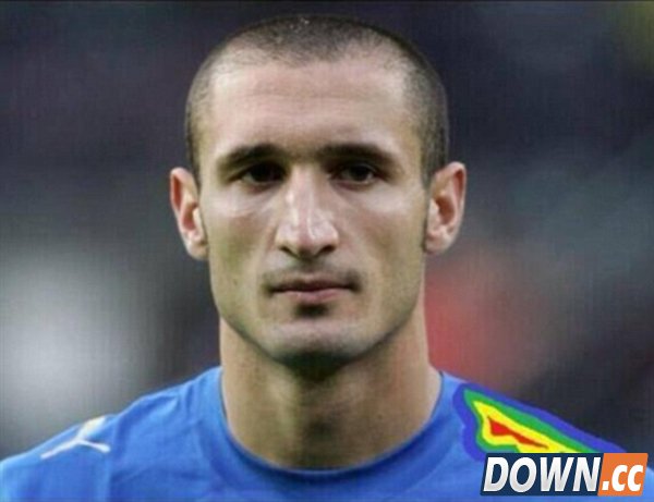 苏亚雷斯咬人帽子戏法 PS高手们玩疯了