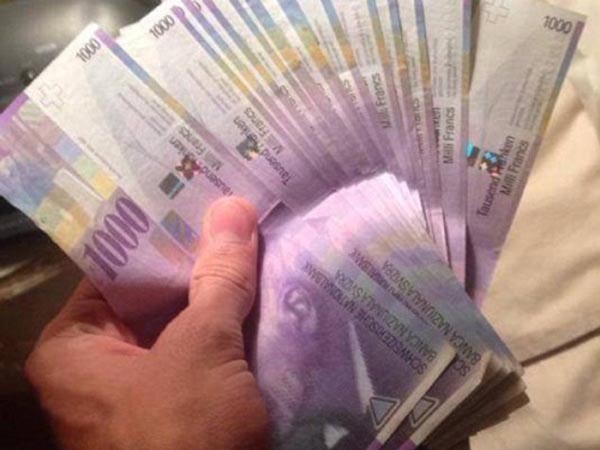 英少年建“富孩子”网吸引富二代争相炫富