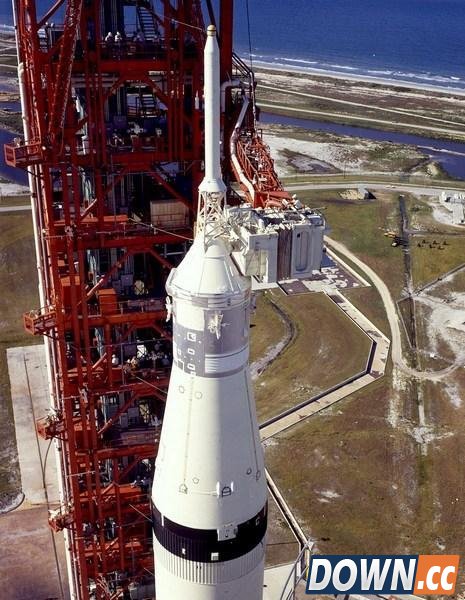 重温历史时刻:美国登月45周年珍贵照片展