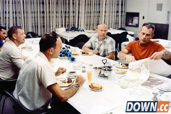 重温历史时刻:美国登月45周年珍贵照片展