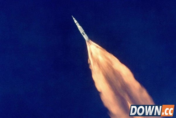 重温历史时刻:美国登月45周年珍贵照片展