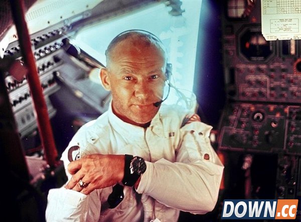 重温历史时刻:美国登月45周年珍贵照片展