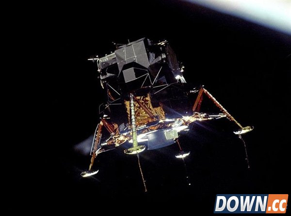 重温历史时刻:美国登月45周年珍贵照片展