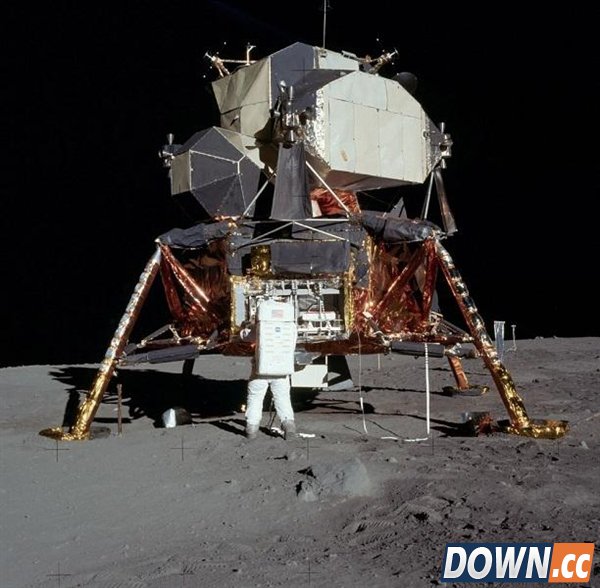 重温历史时刻:美国登月45周年珍贵照片展