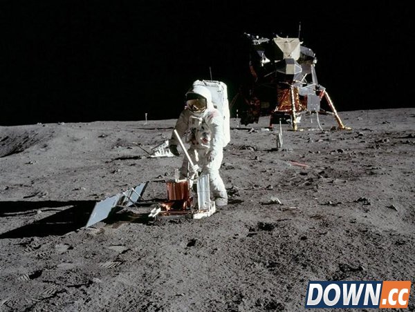 重温历史时刻:美国登月45周年珍贵照片展