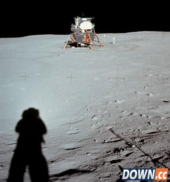 重温历史时刻:美国登月45周年珍贵照片展