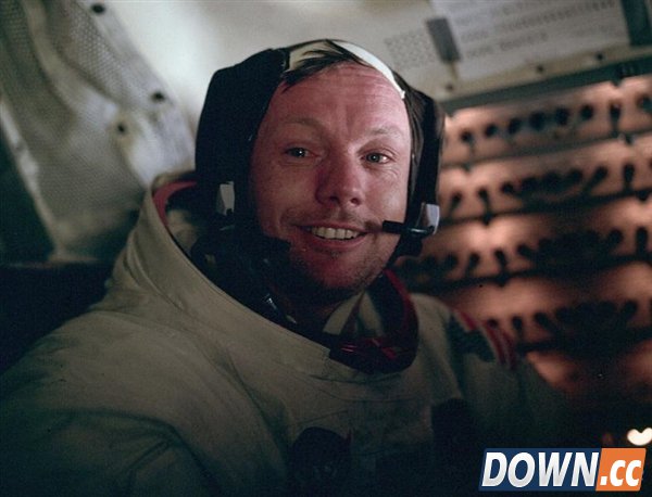 重温历史时刻:美国登月45周年珍贵照片展