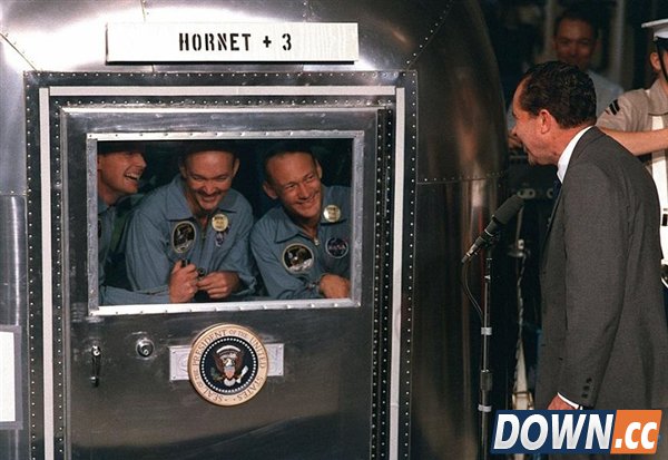 重温历史时刻:美国登月45周年珍贵照片展