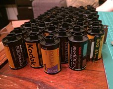 个性DIY：将旧胶卷筒改成婚礼请柬