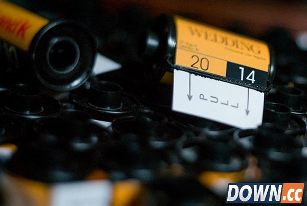 创意DIY:将旧胶卷筒改造成婚礼请柬