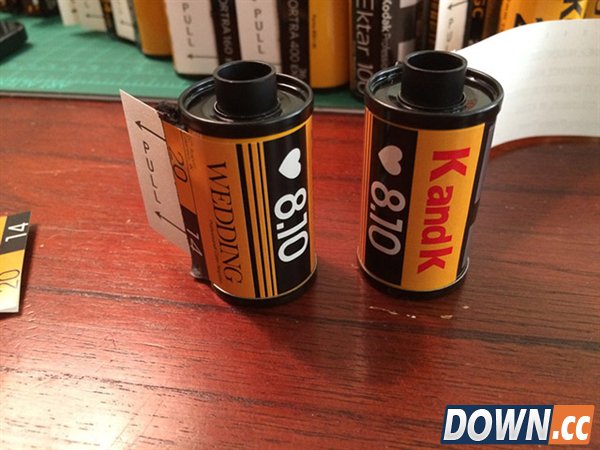 创意DIY:将旧胶卷筒改造成婚礼请柬