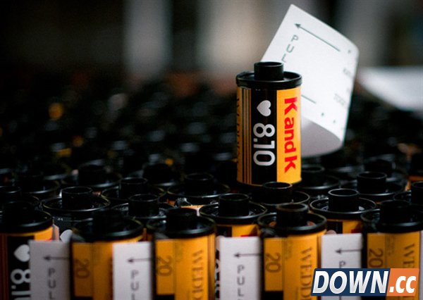 创意DIY:将旧胶卷筒改造成婚礼请柬