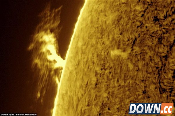 英七旬老人自家花园拍摄太阳耀斑:壮观