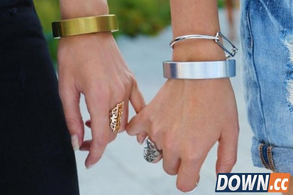 移动电源化身时尚手镯 最大不足是容量偏小