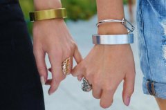 移动电源化身时尚手镯