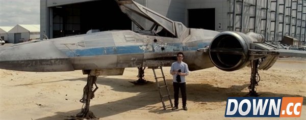 《星战7》1:1飞船模型惊艳亮相