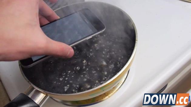 可口可乐水煮iPhone6 科技怪人的奇葩测试