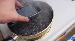 科技怪人的奇葩测试：可口可乐煮iPhone6