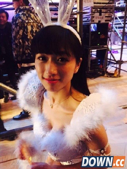 这就是百度新“度娘”？还是个兔女郎...