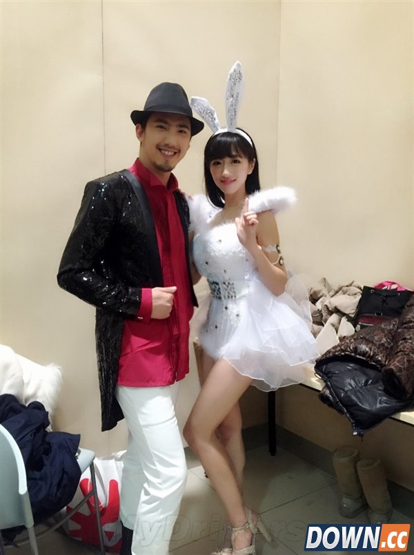 这就是百度新“度娘”？还是个兔女郎...