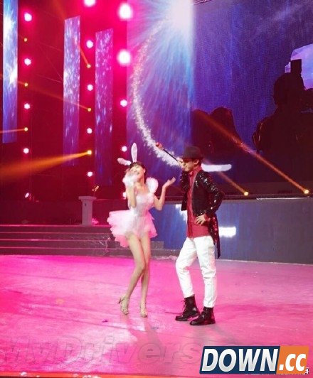 这就是百度新“度娘”？还是个兔女郎...