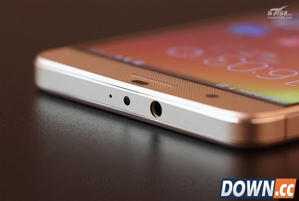 闪瞎眼：华为荣耀6 Plus土豪金版真机图赏