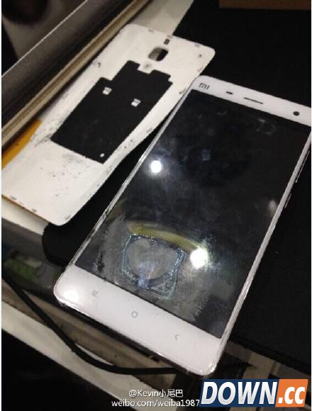 小米又炸了 经销商自爆小米手机爆炸求售后给个说法