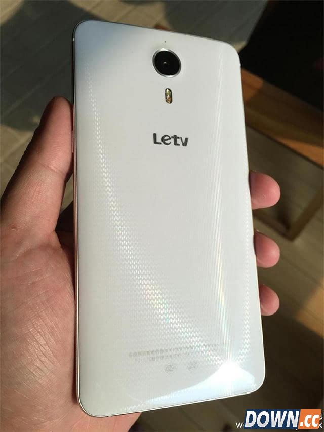 乐视手机再曝光 国民老公王思聪微博晒产品图