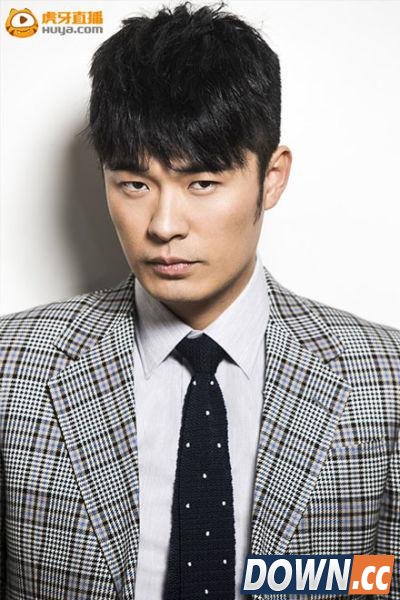 陈赫LOL直播首秀遭董小飒暴打