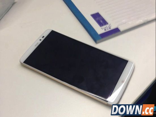 PPTV手机真机谍照