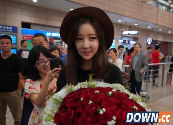 朴妮唛龙珠首秀弹幕爆炸