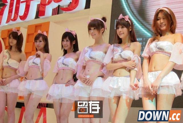 LOL国庆长假一大波福利秀：软妹不晒胸不成魔！