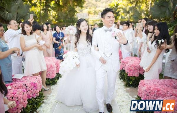 刘强东与奶茶婚礼图集