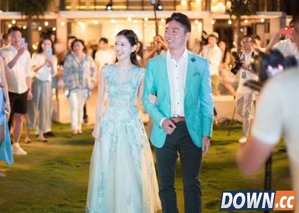 刘强东与奶茶婚礼图集