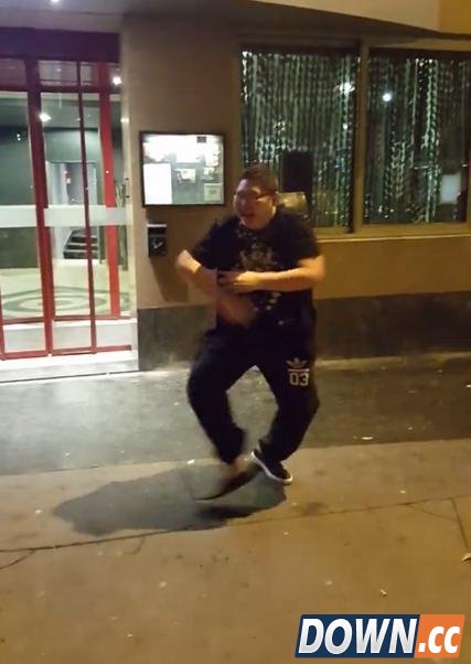 笑笑和PDD法国街头飙舞