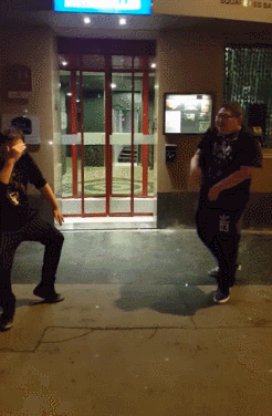 笑笑和PDD法国街头飙舞