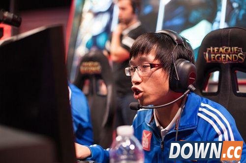 lol解说集体炮轰Tabe