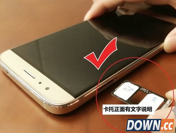 华为g7 plus怎么装SIM卡