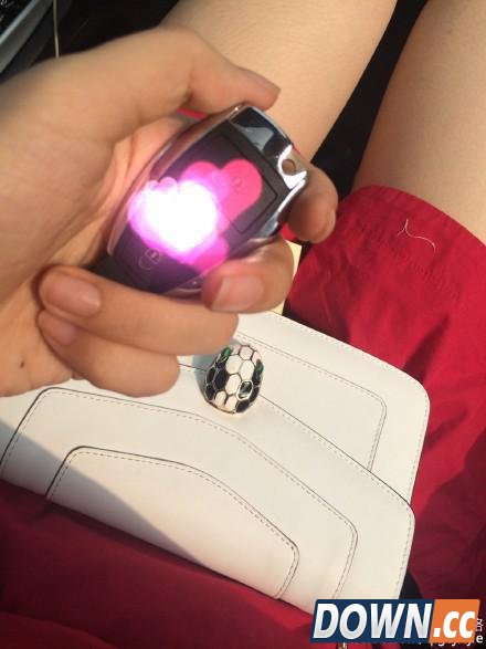 七哥张琪格微博晒奔驰