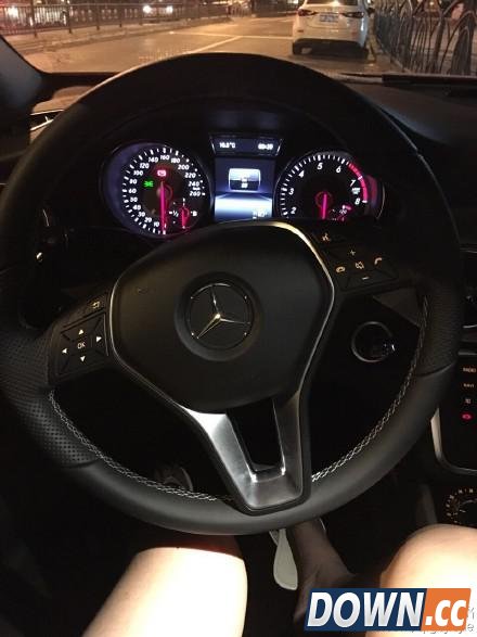 七哥张琪格微博晒奔驰