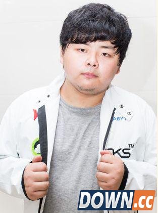 LOL玩家评价国内S5解说团：最喜欢笑笑，可嘴太损了！