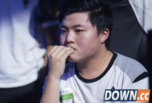 UZI挂机第一凤凰黑马